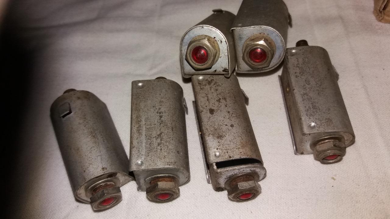 Lot de pièces RENAULT Dauphine R1090 LesAnciennes.com