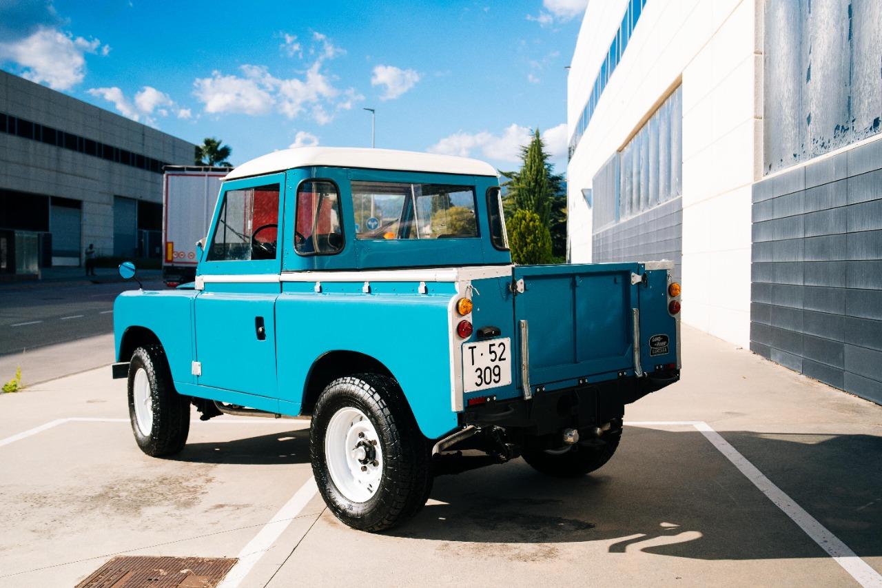 LAND ROVER 88 2.3 - 1966 LesAnciennes.com