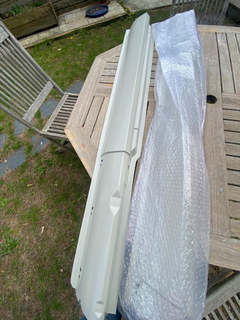 Bas de caisse TRIUMPH TR6 LesAnciennes.com