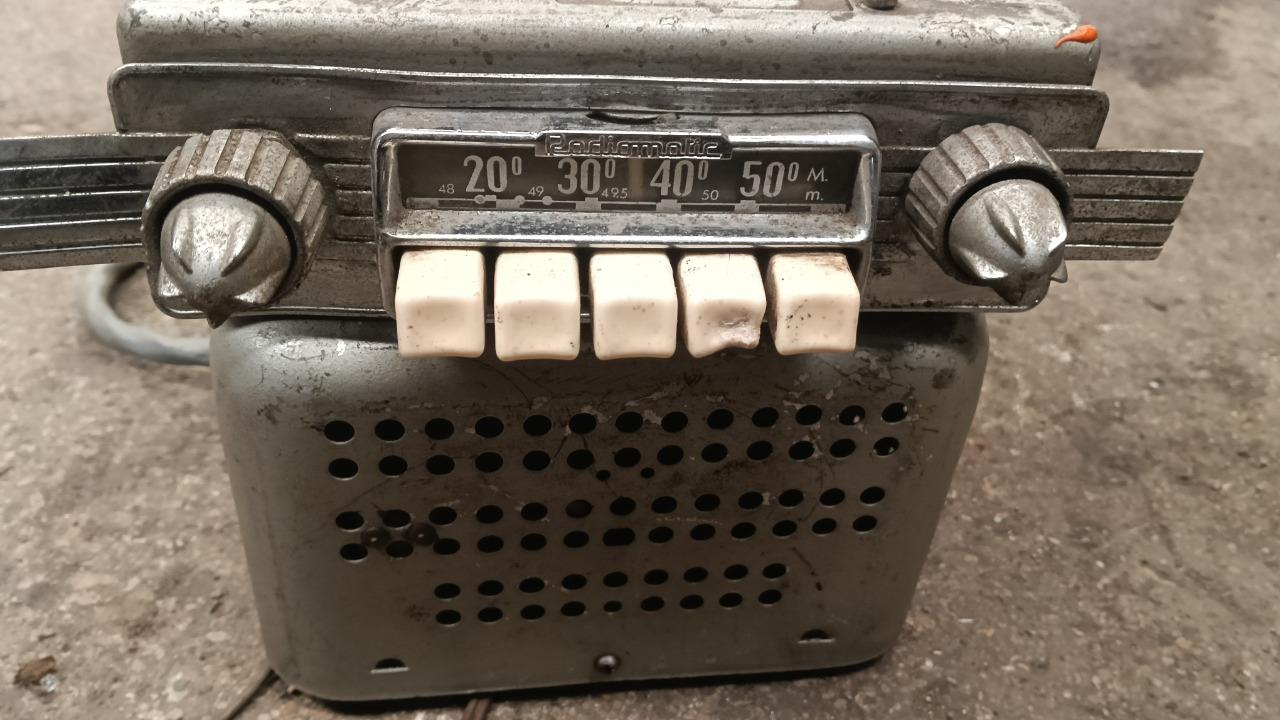 Autoradio PEUGEOT 202 LesAnciennes.com