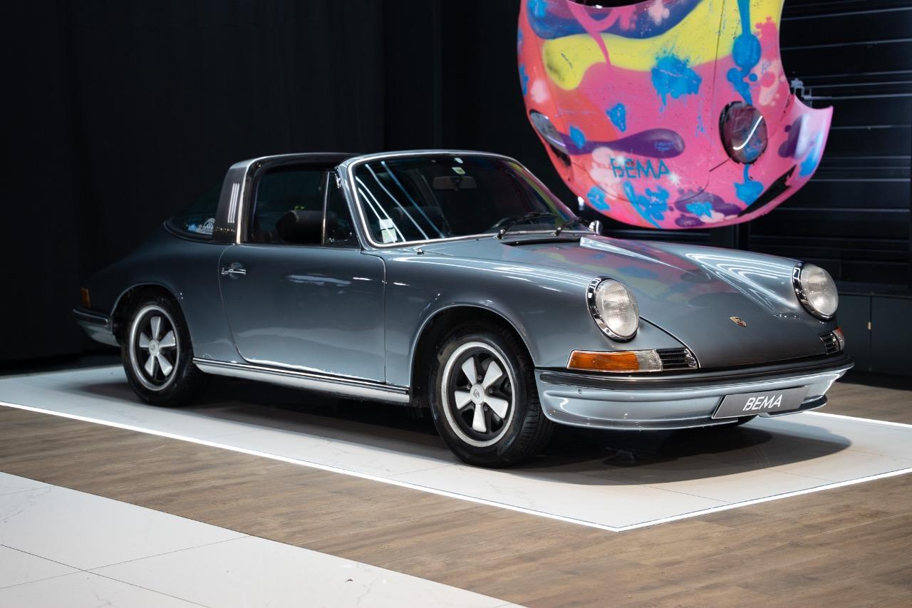 PORSCHE 911 2.2 S Targa - 1970 LesAnciennes.com