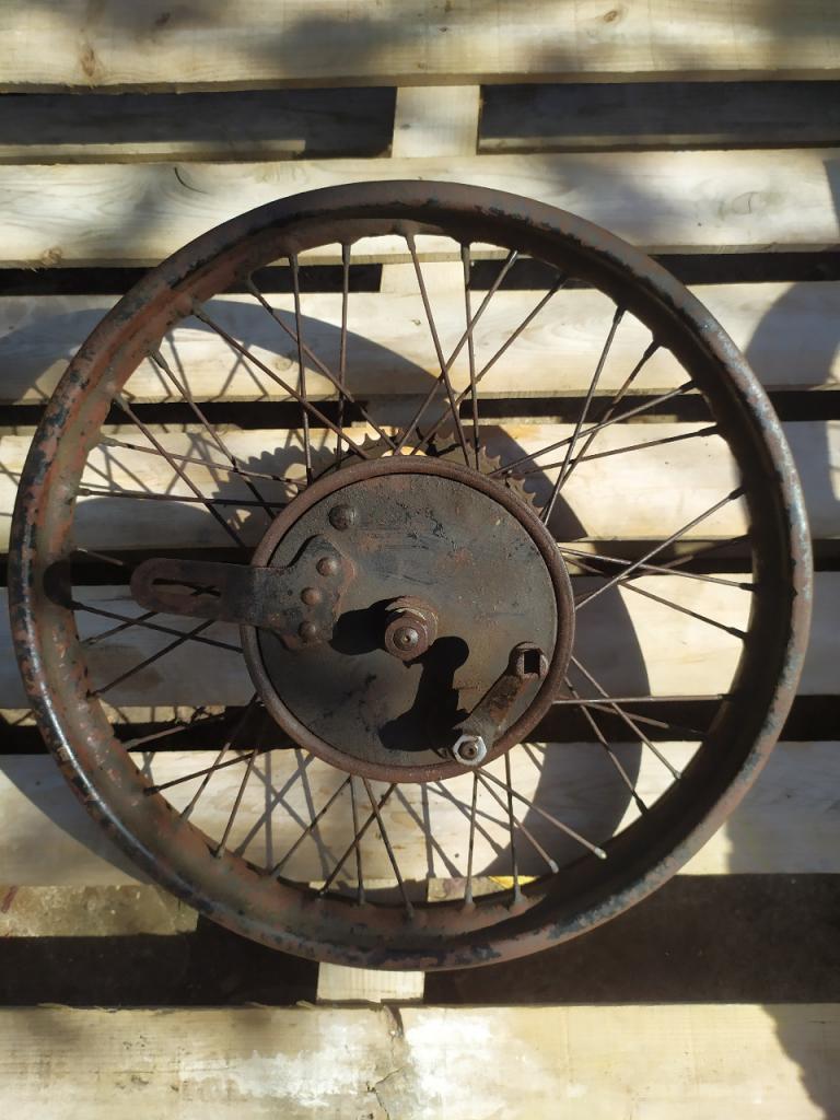 Roue Arrière Peugeot 250 350 P108 P111 P112 LesAnciennes.com