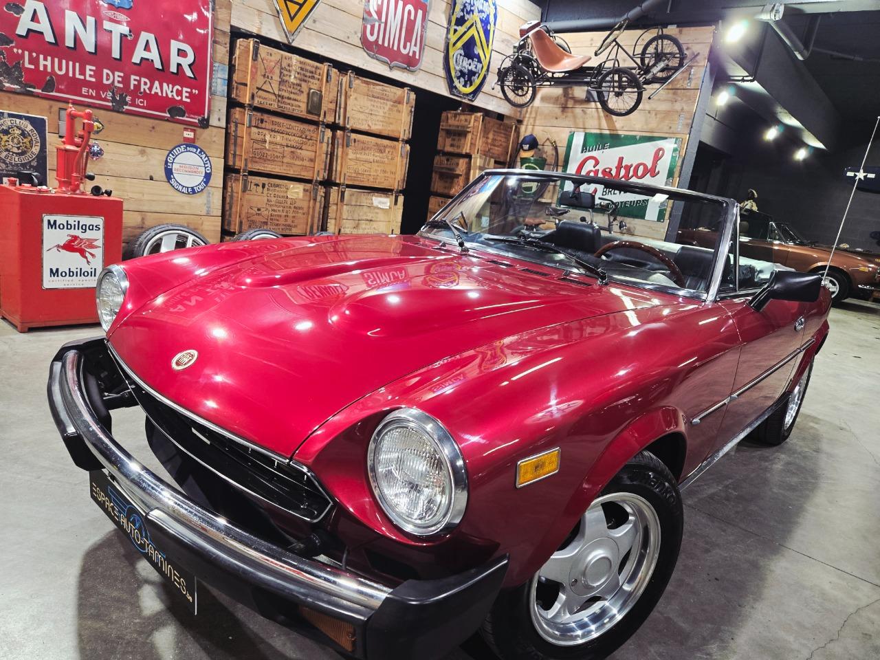 FIAT 124 Spider 2000 - 1980 LesAnciennes.com