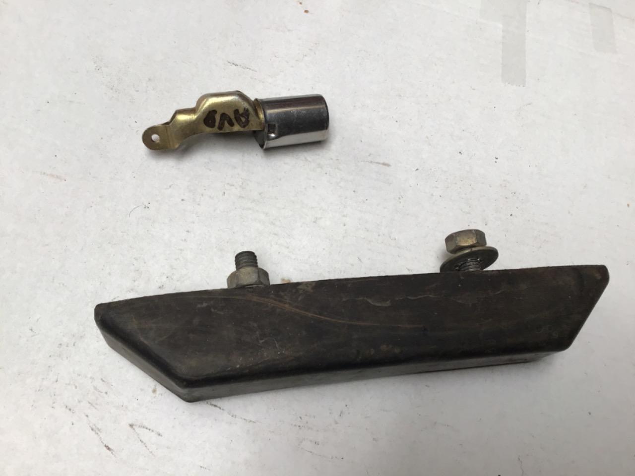 BUTOIR BOUTON PORTE NEUFS RENAULT 12 (R12) LesAnciennes.com