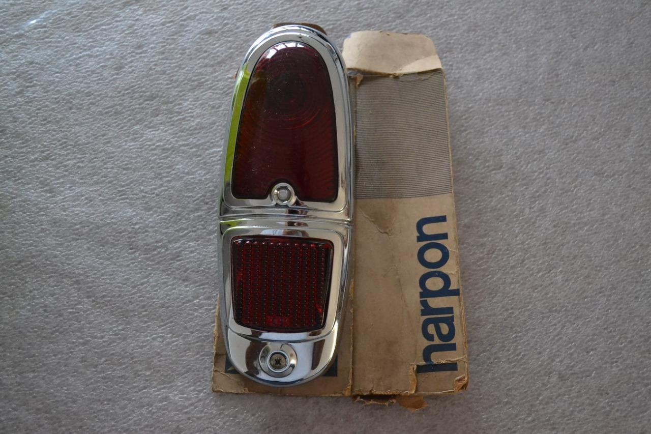 Feu arrière DT complet PEUGEOT 403 BREAK LesAnciennes.com