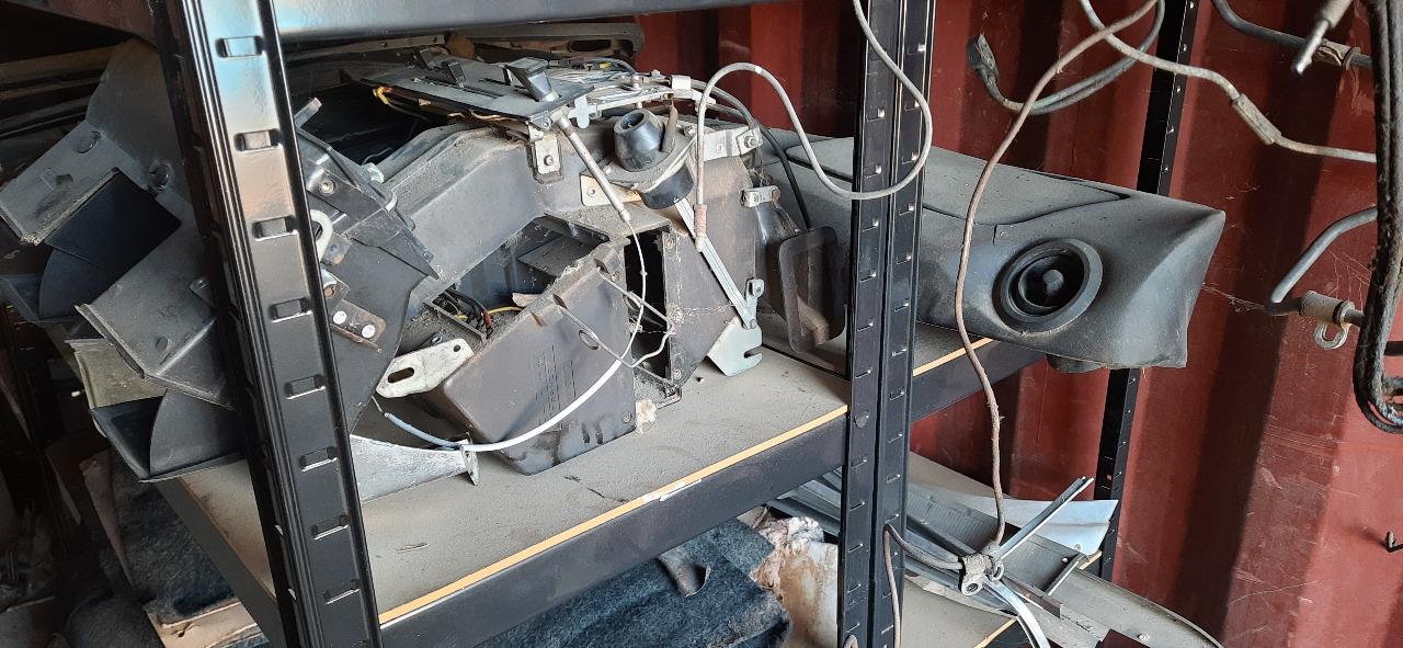 Lot de pièces CITROEN SM carbu LesAnciennes.com