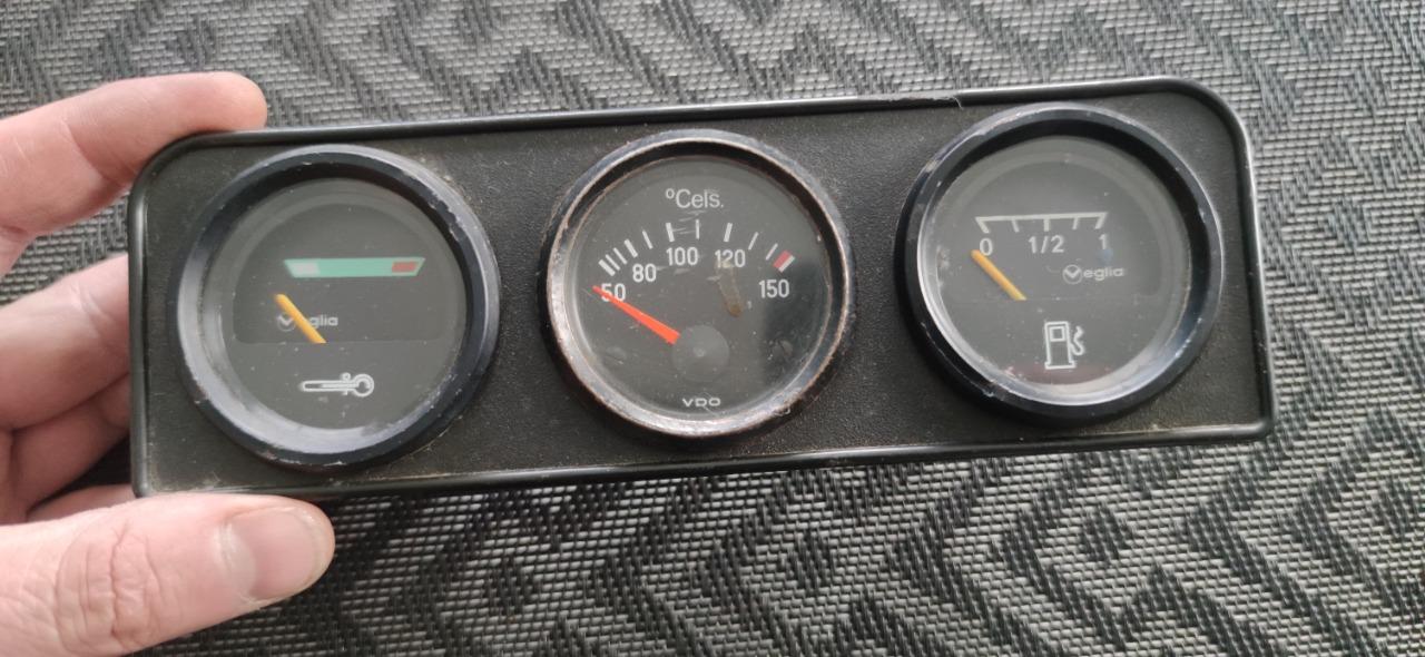 Manomètres additionnels avec support LesAnciennes.com