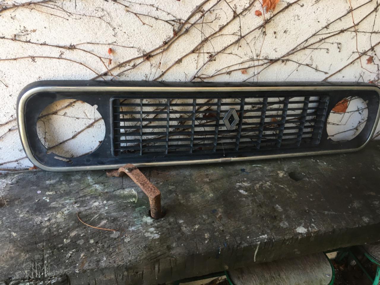 Calandre RENAULT Renault 4L LesAnciennes.com