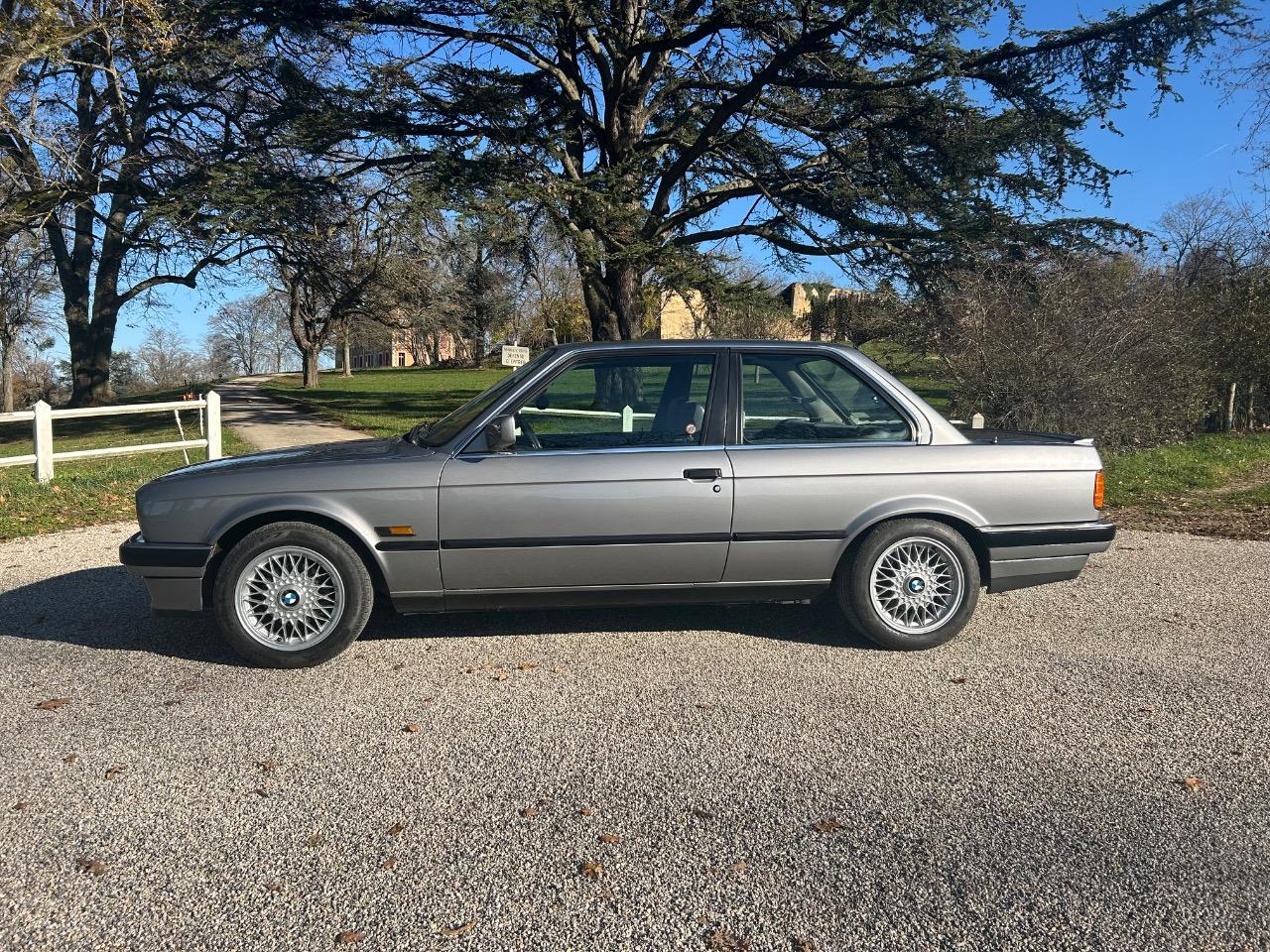 BMW 325 E30 - 1988 LesAnciennes.com