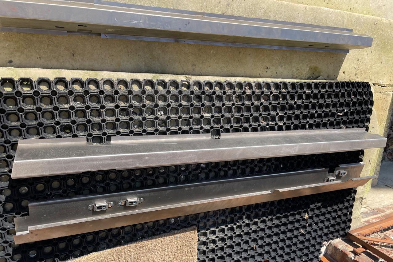 Base de caisse MERCEDES 190 SL W121 LesAnciennes.com