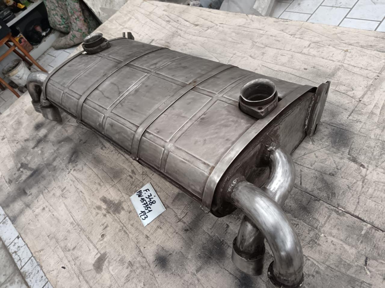 Silencieux d'échappement Ferrari 348 LesAnciennes.com