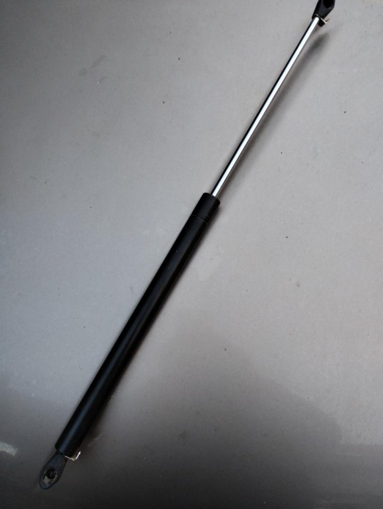 Verrin de hayon PEUGEOT 309 LesAnciennes.com