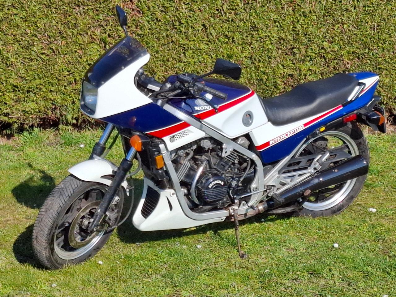 HONDA VF 750 Interceptor - 1985 LesAnciennes.com