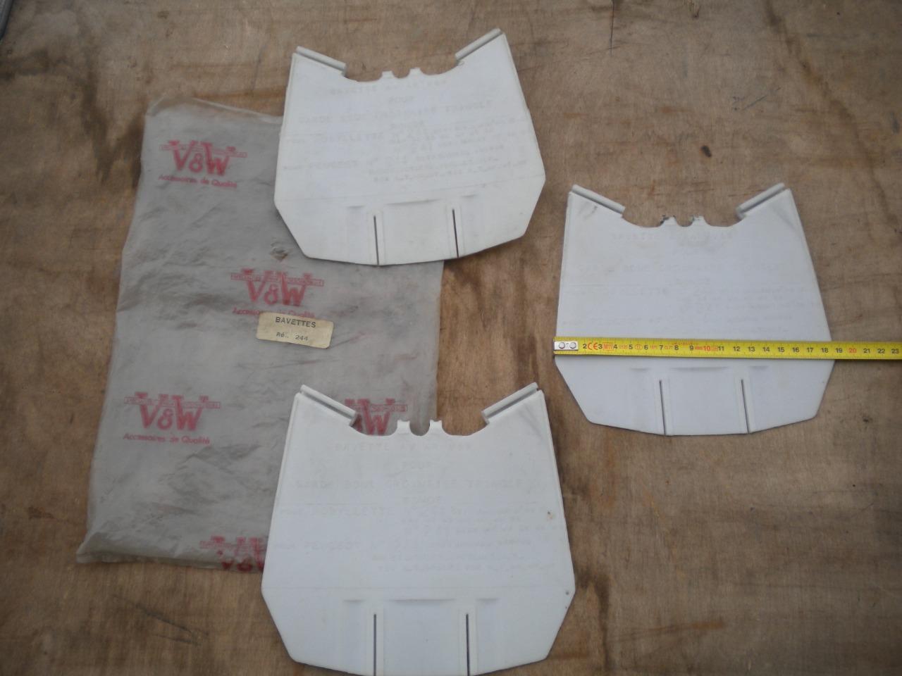 Pièces 3 BAVETTES AV - AR V & W mobylette peugeot LesAnciennes.com