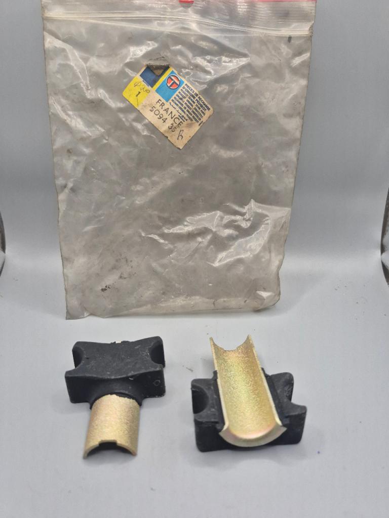Paliers de Barre Stabilisatrice Peugeot 305 405 LesAnciennes.com