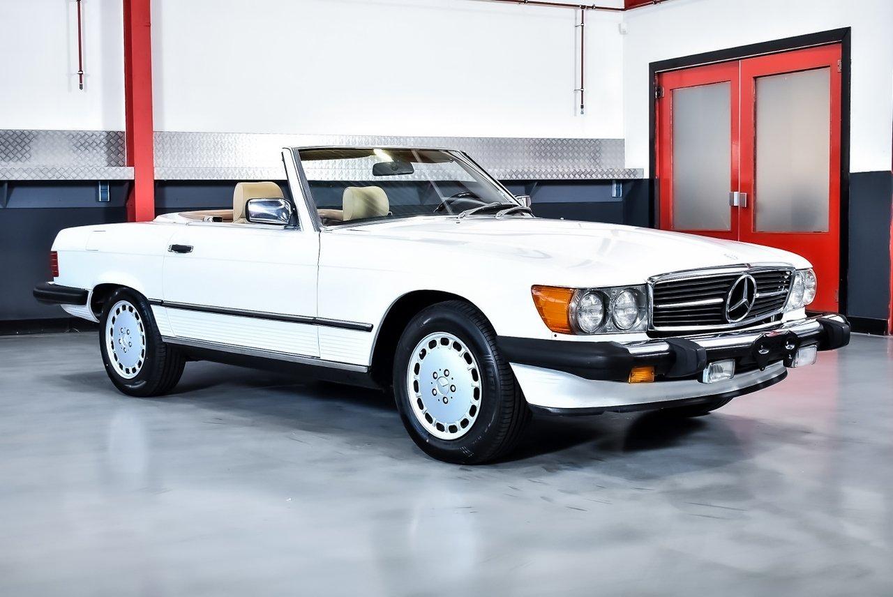 1986 Mercedes-Benz R107 560SL Convertible 5,6L V8 LesAnciennes.com