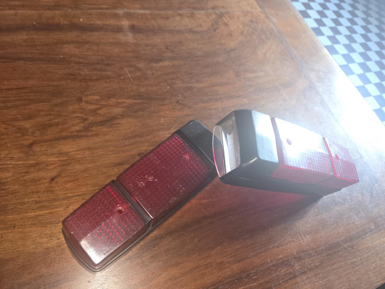 FEUX ARRIERE LesAnciennes.com