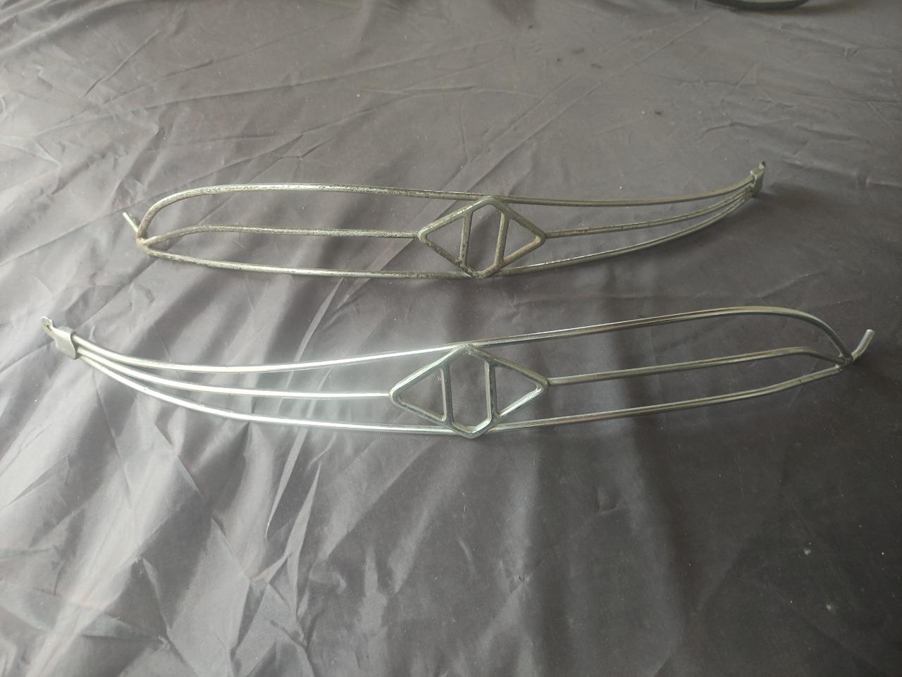 Grilles d'ailes arrière RENAULT 4CV Luxe LesAnciennes.com