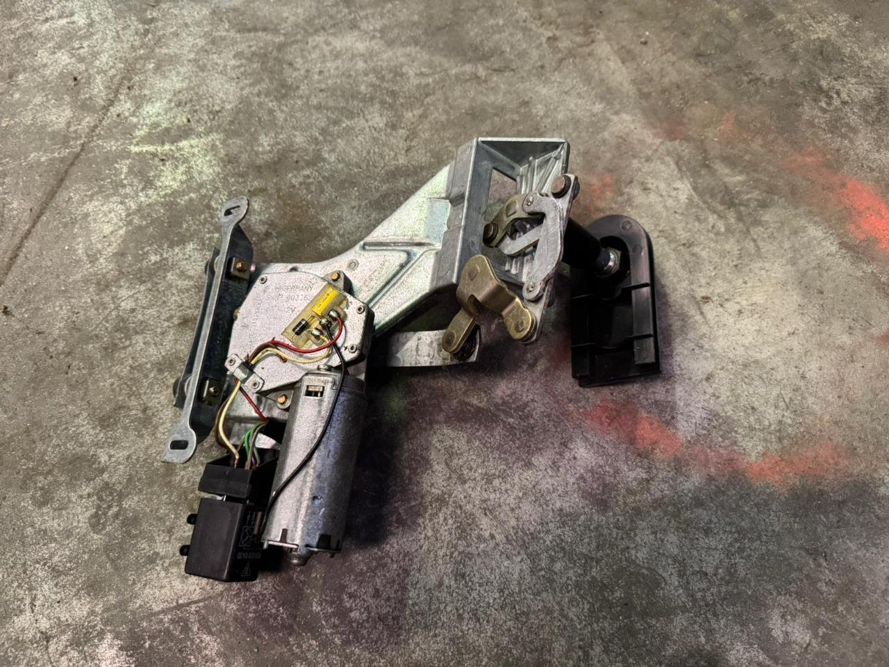 Moteur d’essuie-glace PORSCHE 911 964 LesAnciennes.com