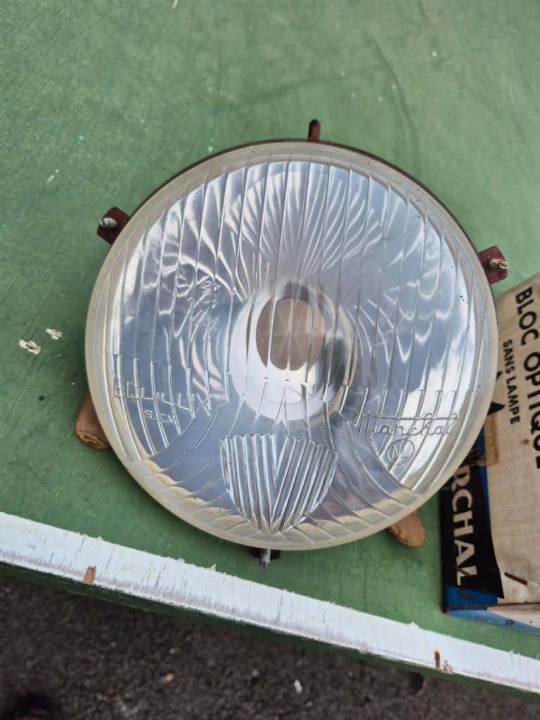 Optique de phare FACEL VEGA LesAnciennes.com