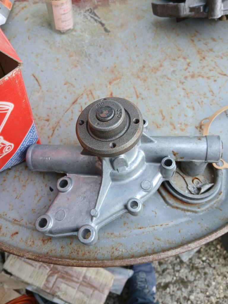 Pompe à eau BMW 2002 Ti LesAnciennes.com