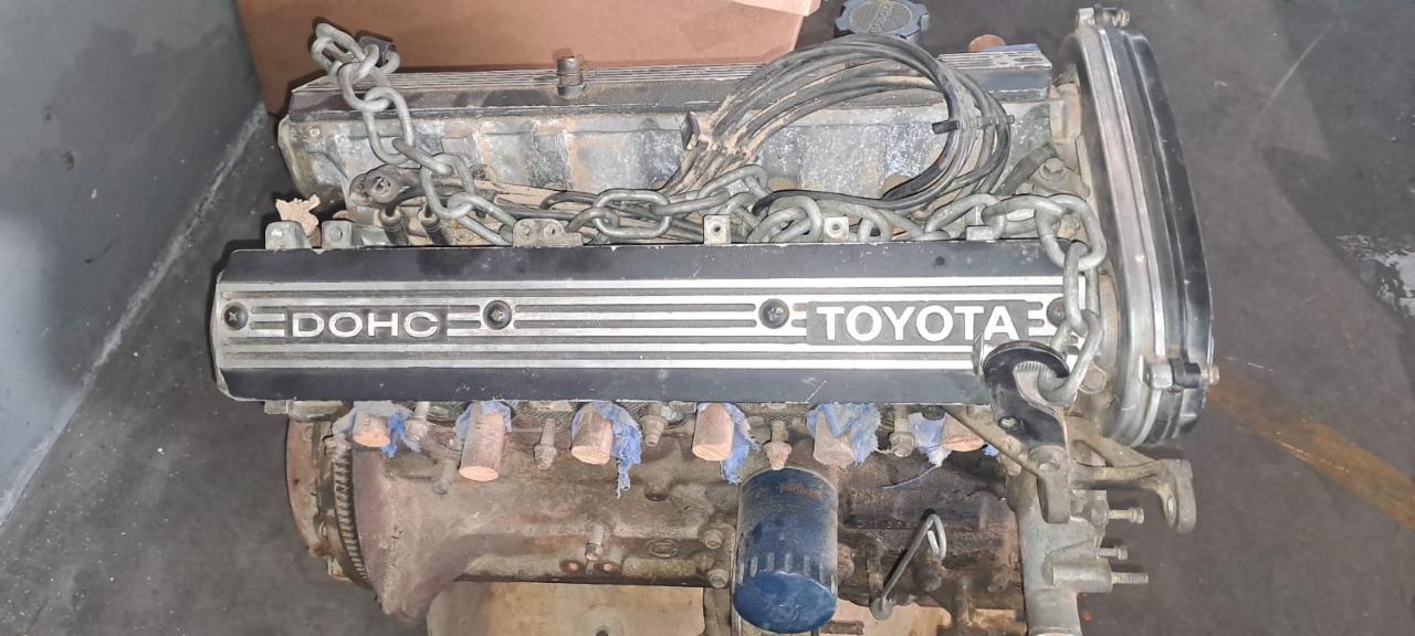 Lot de pièces TOYOTA Supra Celica Supra 2.8 i LesAnciennes.com