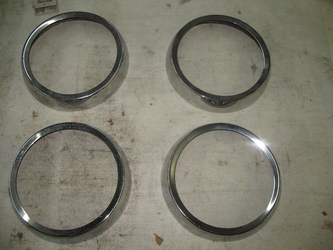 Entourage de phares LesAnciennes.com