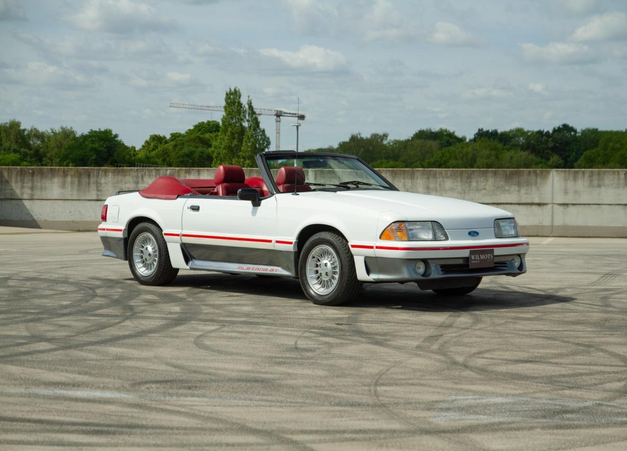 FORD Mustang GT - Foxbody 5.0 HO - 1988 LesAnciennes.com