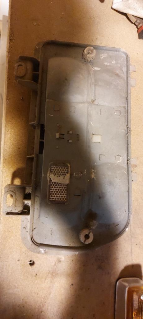 Feux arrière AUDI 80 B1 LesAnciennes.com