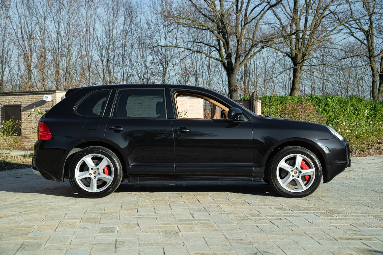 PORSCHE CAYENNE TURBO S LesAnciennes.com