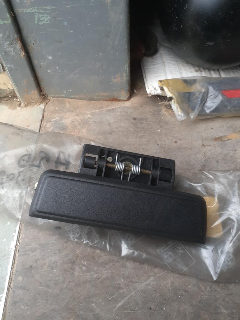 Poignée PEUGEOT 205 LesAnciennes.com