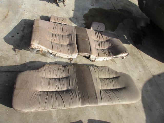 Banquette arrière pour Maserati Biturbo LesAnciennes.com