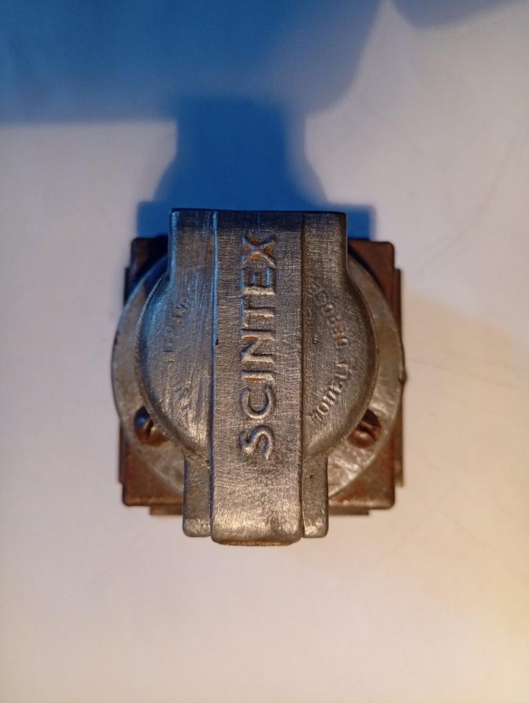 Prise RENAULT R3042 LesAnciennes.com