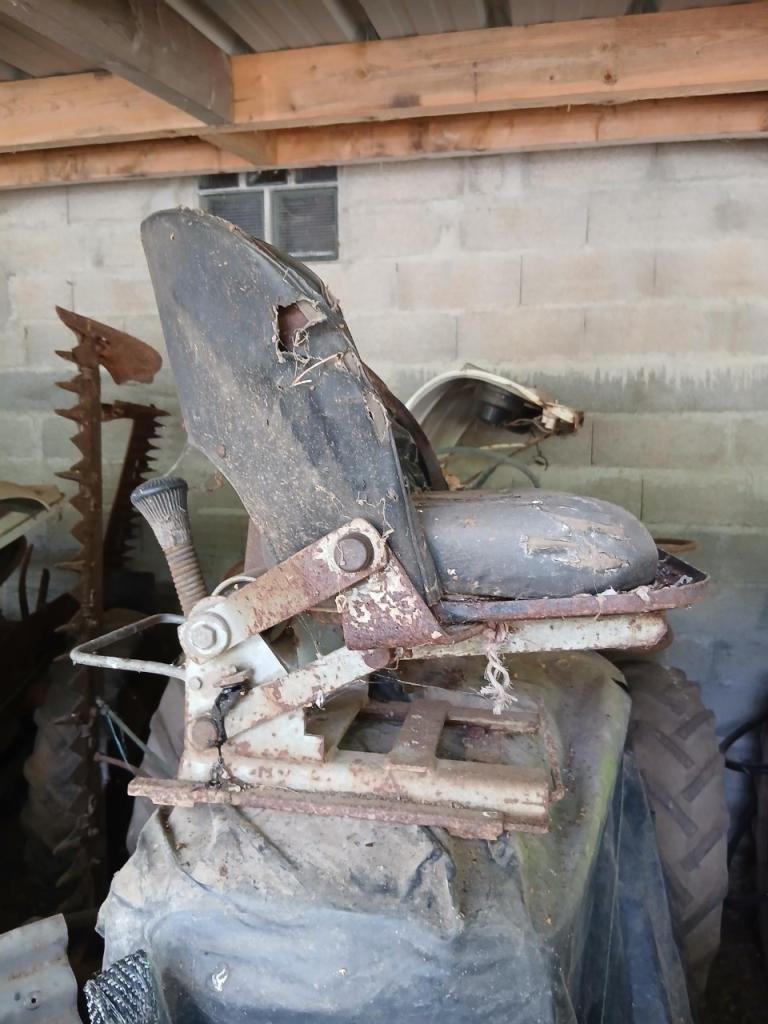 Siege tracteur LesAnciennes.com