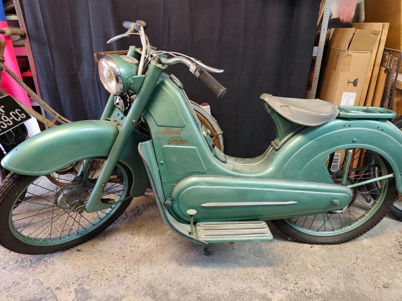 Monet goyon starlet LesAnciennes.com