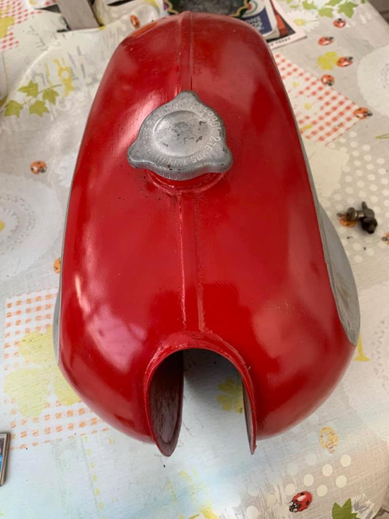 Réservoir MOTOBECANE AV 92 sp93 94tt l99 LesAnciennes.com