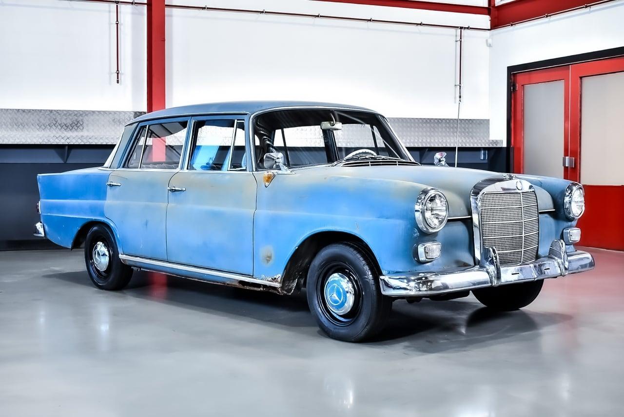 1962 Mercedes-Benz 190C "Heckflosse" Sedan 1,9L I4 LesAnciennes.com