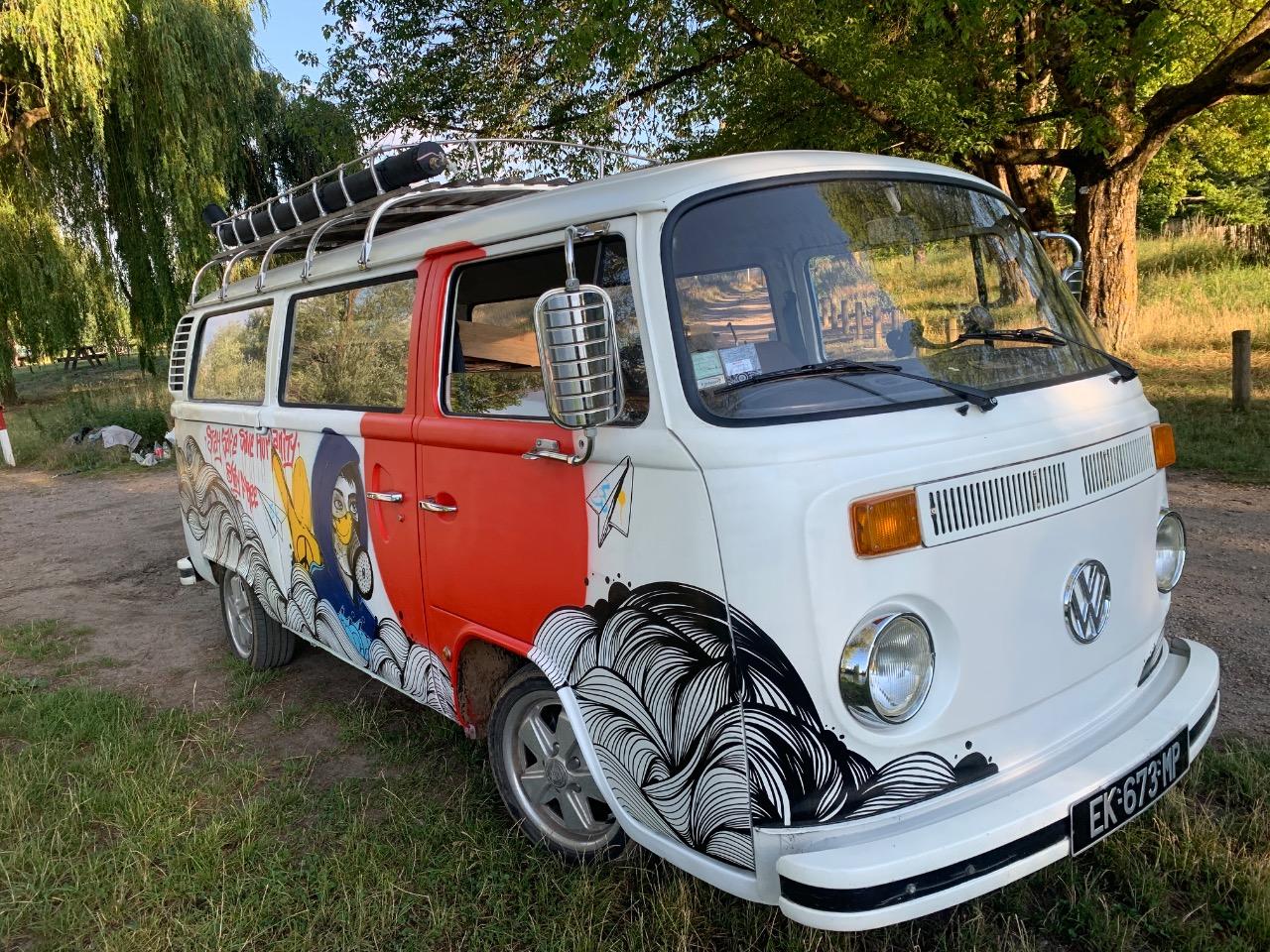 VOLKSWAGEN Combi T2 B Bay Window - 1978 LesAnciennes.com