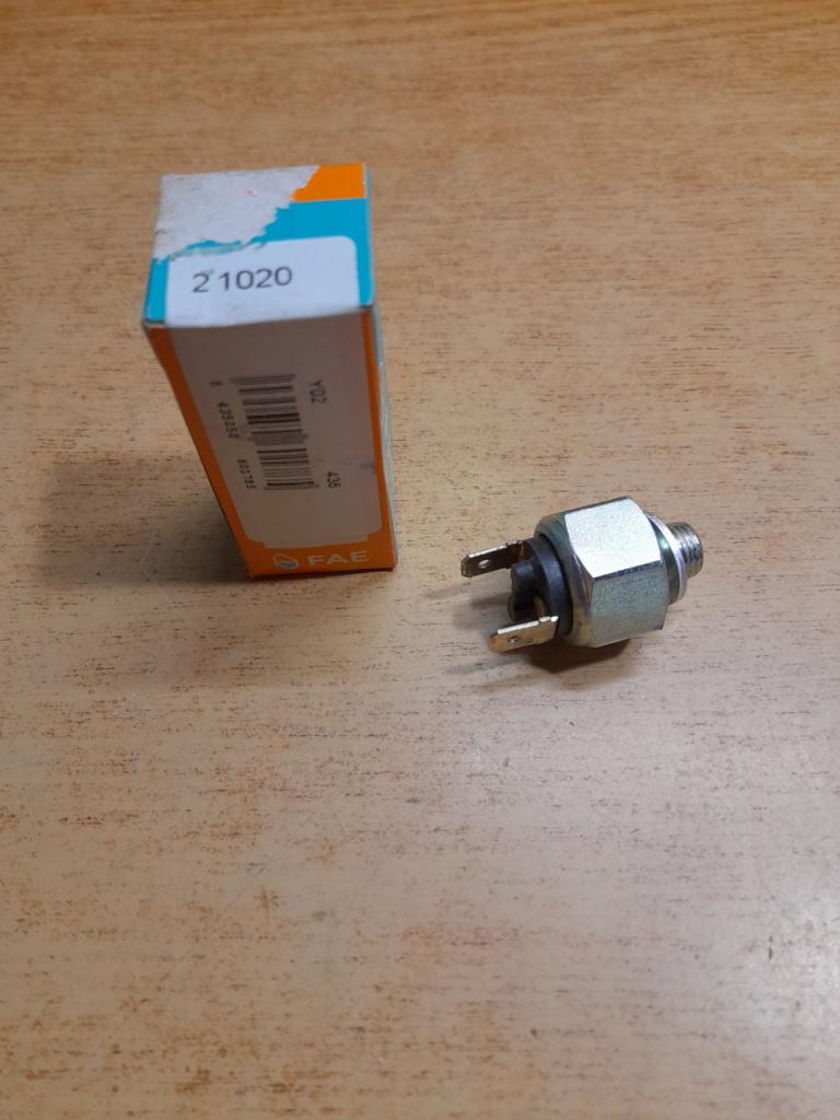 Contacteur feux stop Ford Taunus Opel diplomat LesAnciennes.com