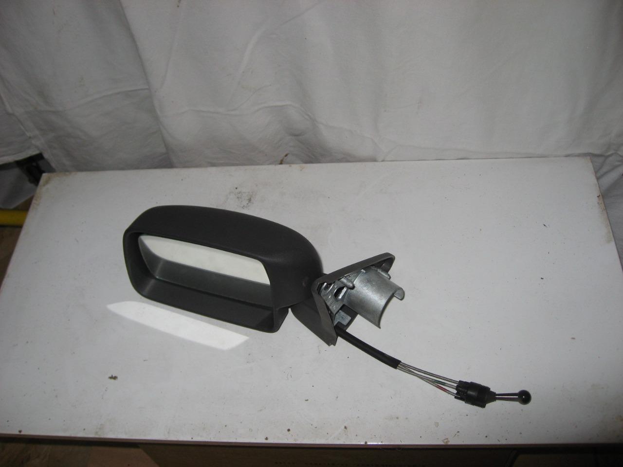 Rétroviseur extérieur gauche LesAnciennes.com