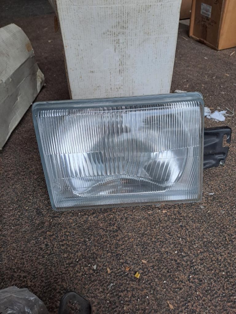 Phare MAZDA 929 LesAnciennes.com