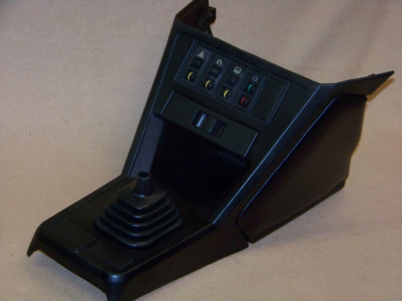 Fiat X1/9 1500 : console complète. LesAnciennes.com