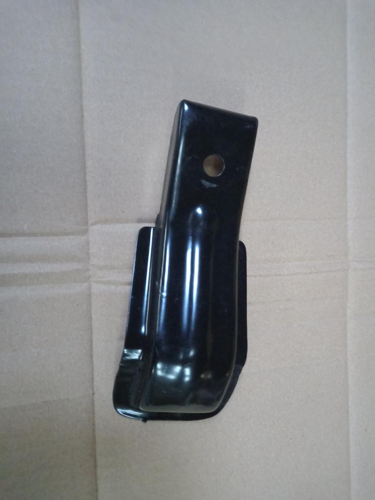 Patte de roue MG MGA LesAnciennes.com