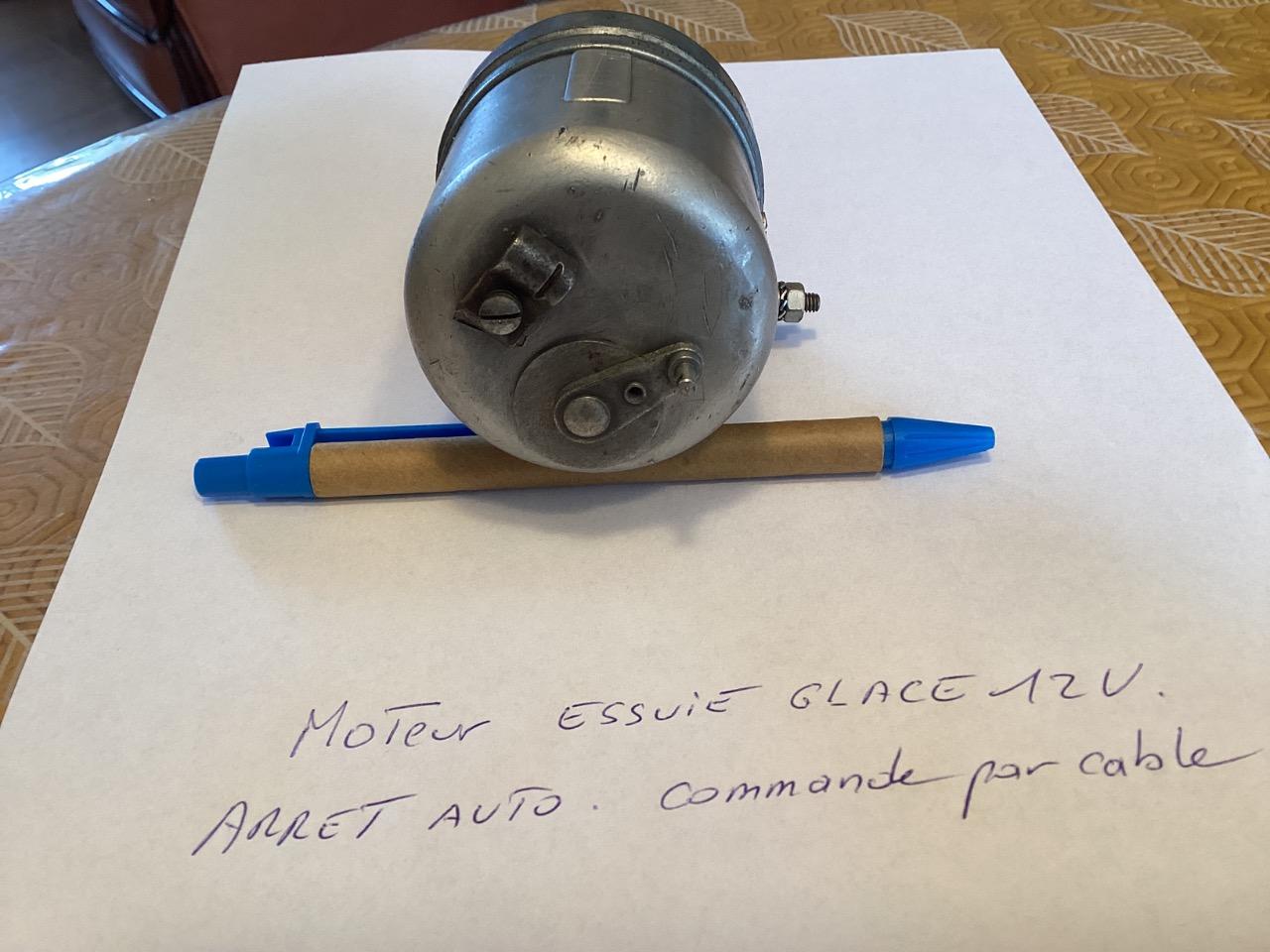 Essuie glace 12 volts LesAnciennes.com