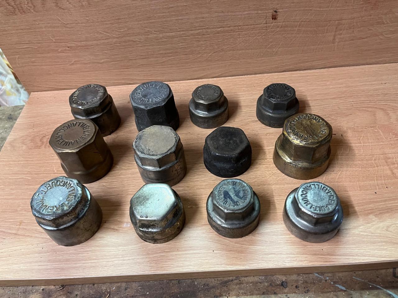 Bouchons de moyeux pour anciennes Renault. LesAnciennes.com