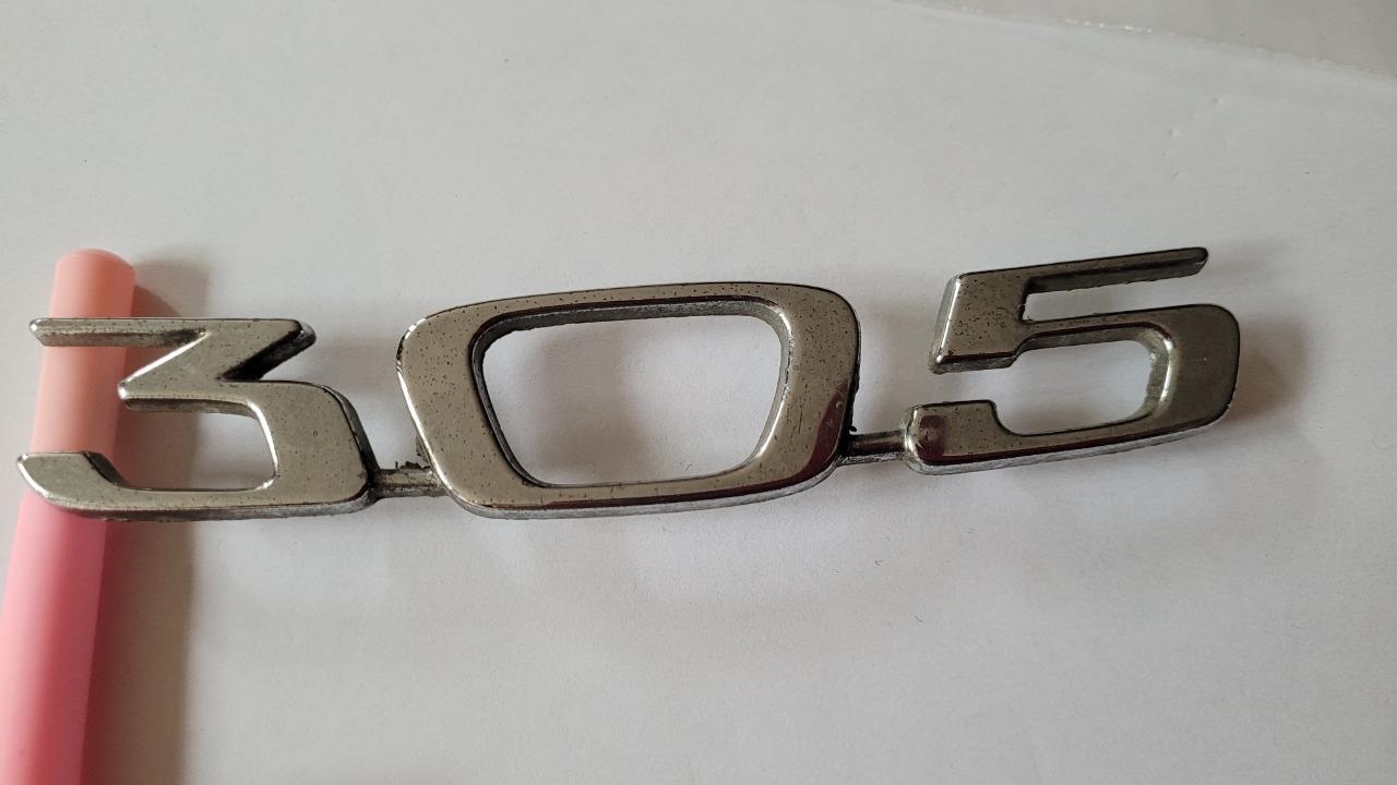 Logo monogramme PEUGEOT 305 LesAnciennes.com