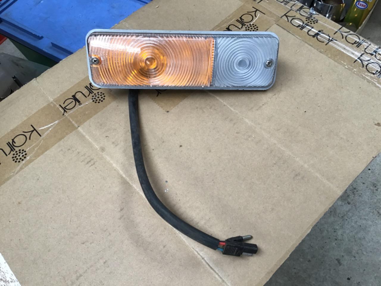 CLIGNOTANT AVANT DROIT NEUF PEUGEOT 104/J5 LesAnciennes.com
