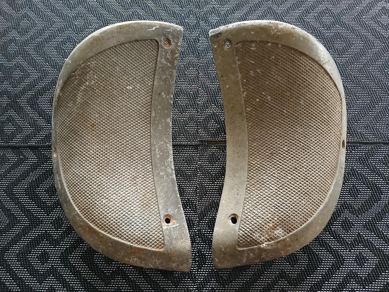 Sabots d'ailes arrière AXO CITROEN Traction LesAnciennes.com