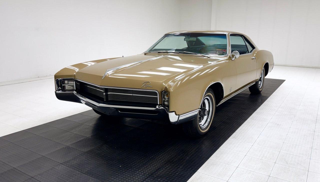 1967 Buick Riviera Hardtop LesAnciennes.com