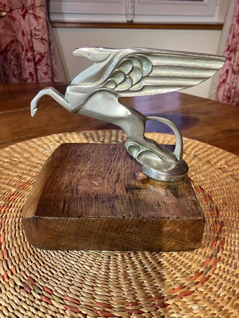 Mascotte AMILCAR CGSS LesAnciennes.com